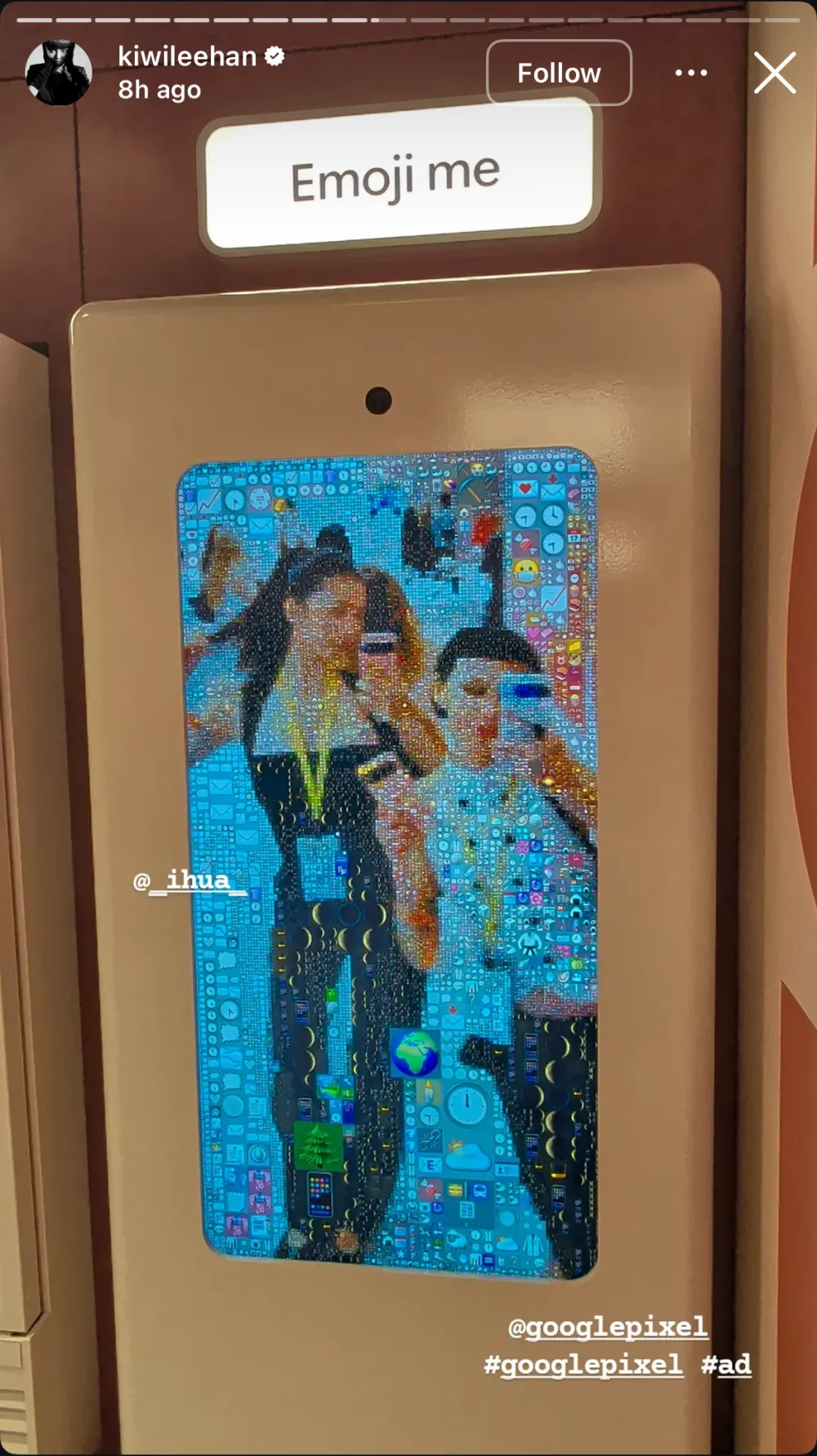 Kiwi Lee Han filming two people in front of the wall, tagged "Emoji me"